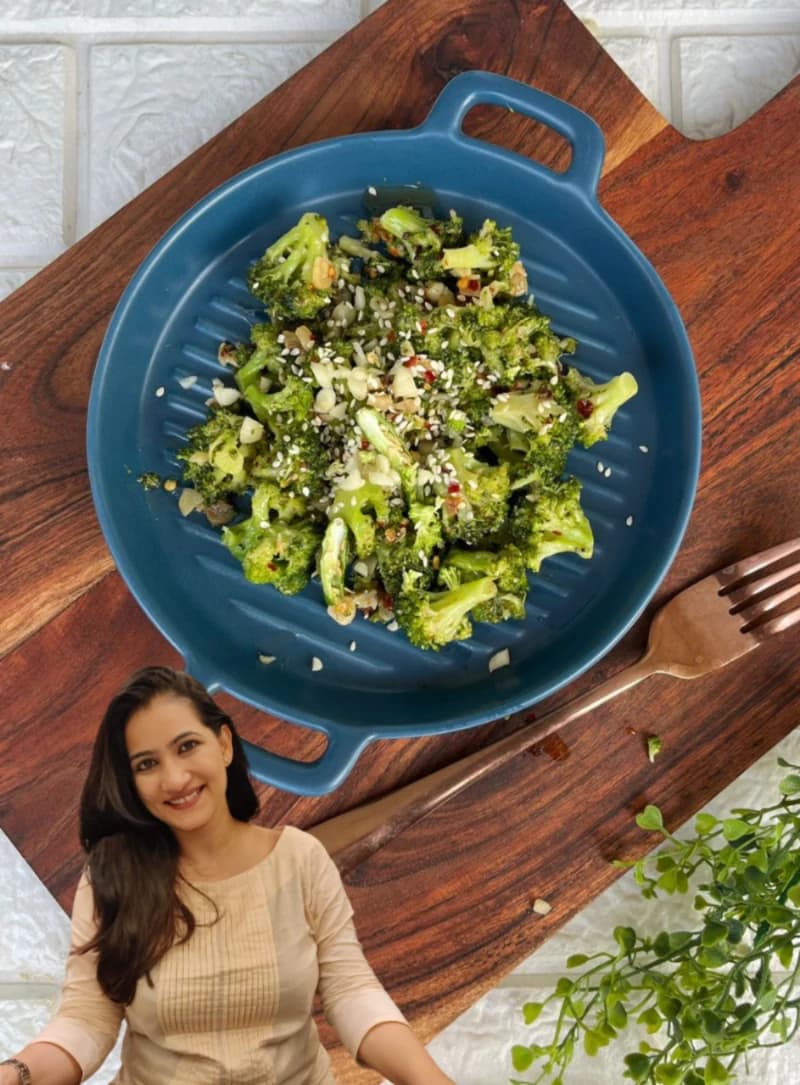 Garlicky Broccoli Saute By Pragya recipe